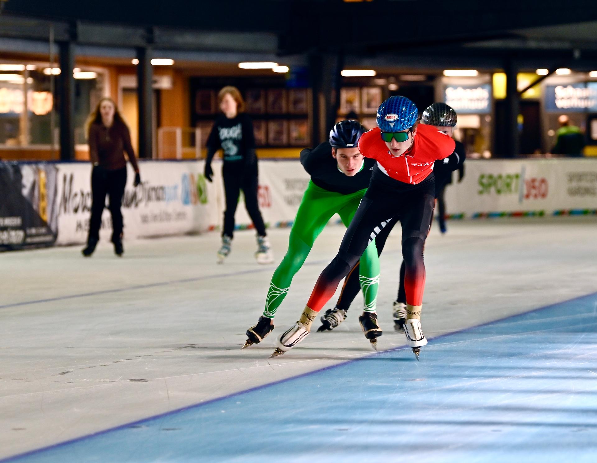 Schaatsers 400m baan