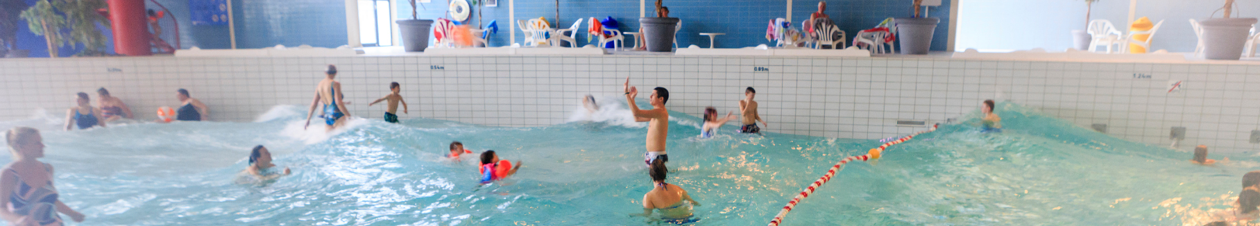 Recreatief zwemmen in Sportcentrum Kardinge met glijbaan en golfslag